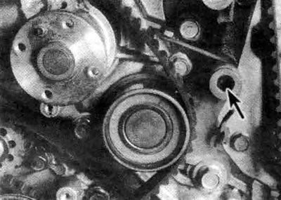 7.10b. На некоторых двигателях для крепления натяжителя используется болт с внутренним шестигранным…