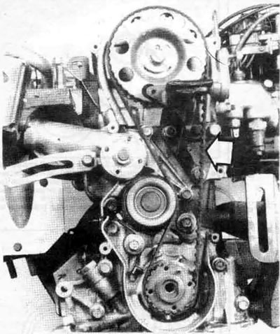 7.26. Во время установки ремня поддерживайте натяжение ветви ремня со стороны задней стенки…