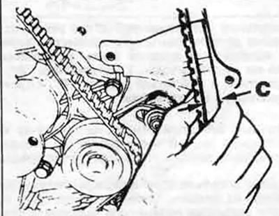 7.30b. Прижмите ремень к корпусу наружу и измерьте расстояние между ремнем и линией С, чтобы…