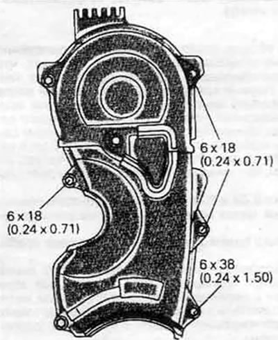 7.32. Установите болты кожуха зубчатого ремня в соответствующие отверстия (показан двигатель 1,5…