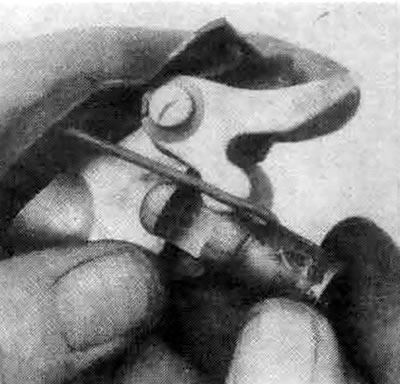 6.4l. ... затем снимите конец распорки регулятора