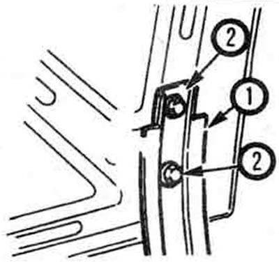 11.3. Пометьте положение болтов петли, обведя их фланец (1) краской или чертилкой так, чтобы крышку…