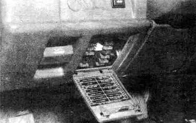 3.1а. Блок предохранителей расположена в левой части приборного щитка, иногда под откидной крышкой,…