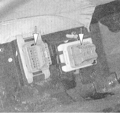 Внимание! На некоторых моделях необходимость отсоединения от комбинации электропроводки…