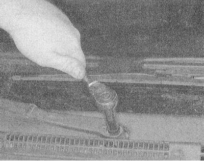 Внимание! Если установленная на автомобиле стереосистема оборудована охранным кодом, прежде чем…