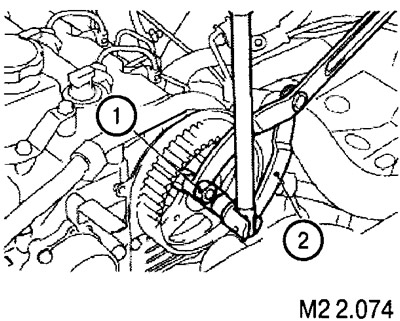 1. Закрутите в шкив монтажные шпильки (1) и установите на них держатель (2) (см. рис. М2 2.074).