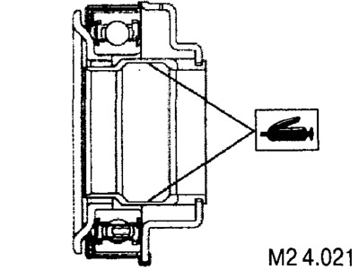 Перед установкой нанесите консистентную смазку на места, указанные на рис. М2 4.021.
